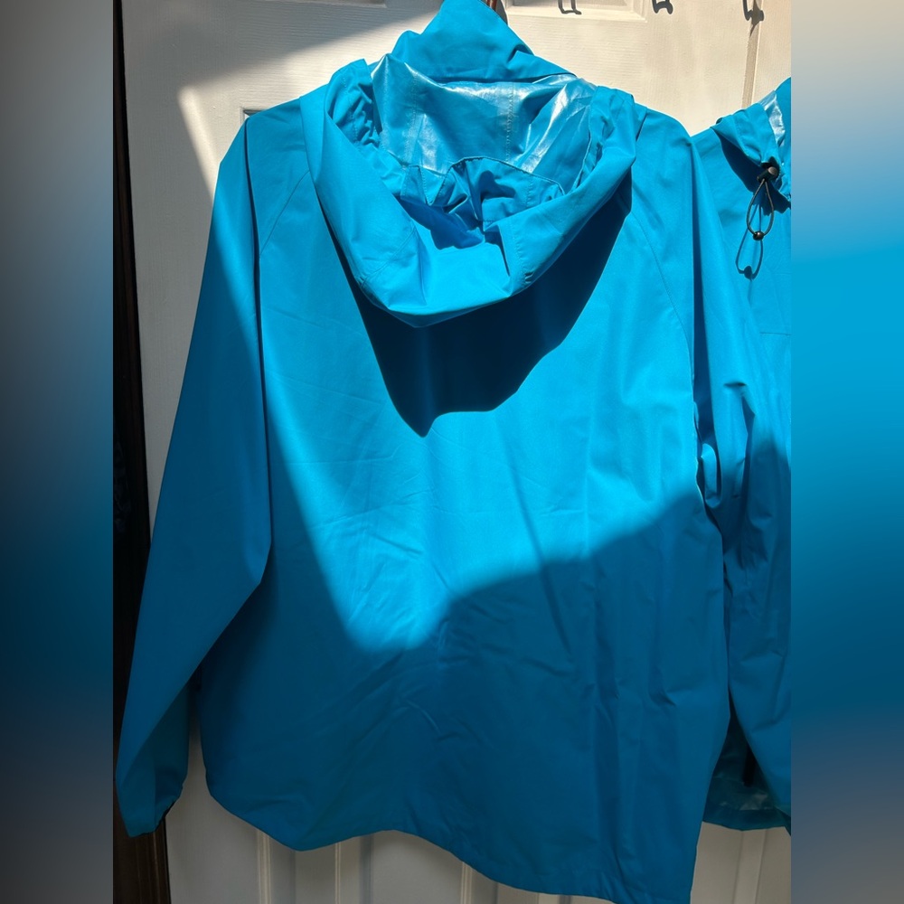 BarHarbor Maine Raincoat, this 1 of 2. Med. Waterproof. TP-60 Fearless. Aquavent - Picture 3 of 7